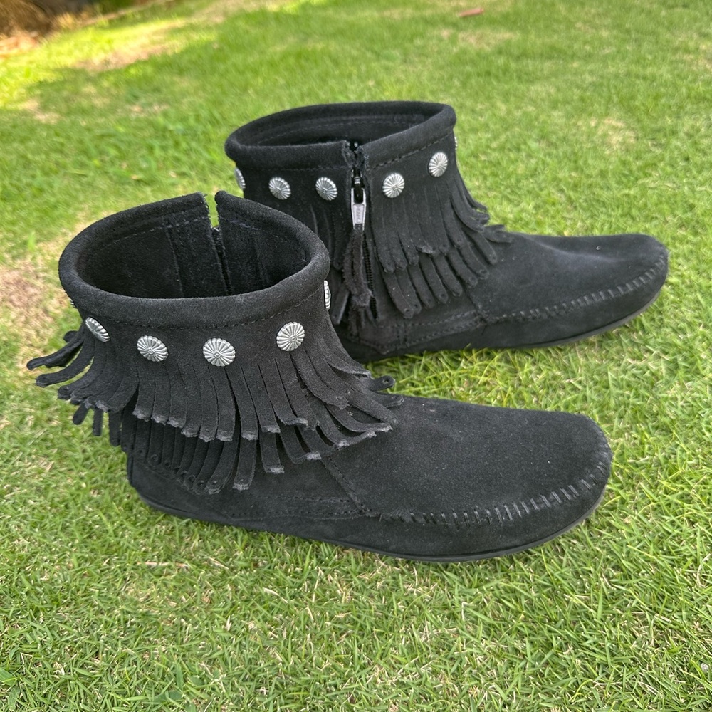 Minnetonka Black Suede Moccasin Booties with fringe and metal studs size 7